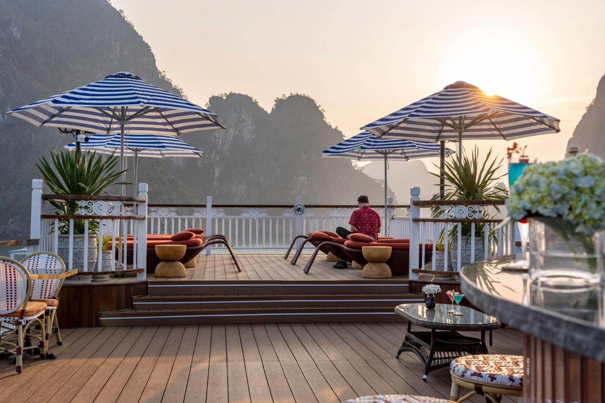 Signature Royal Halong Cruise Hạ Long Exterior foto