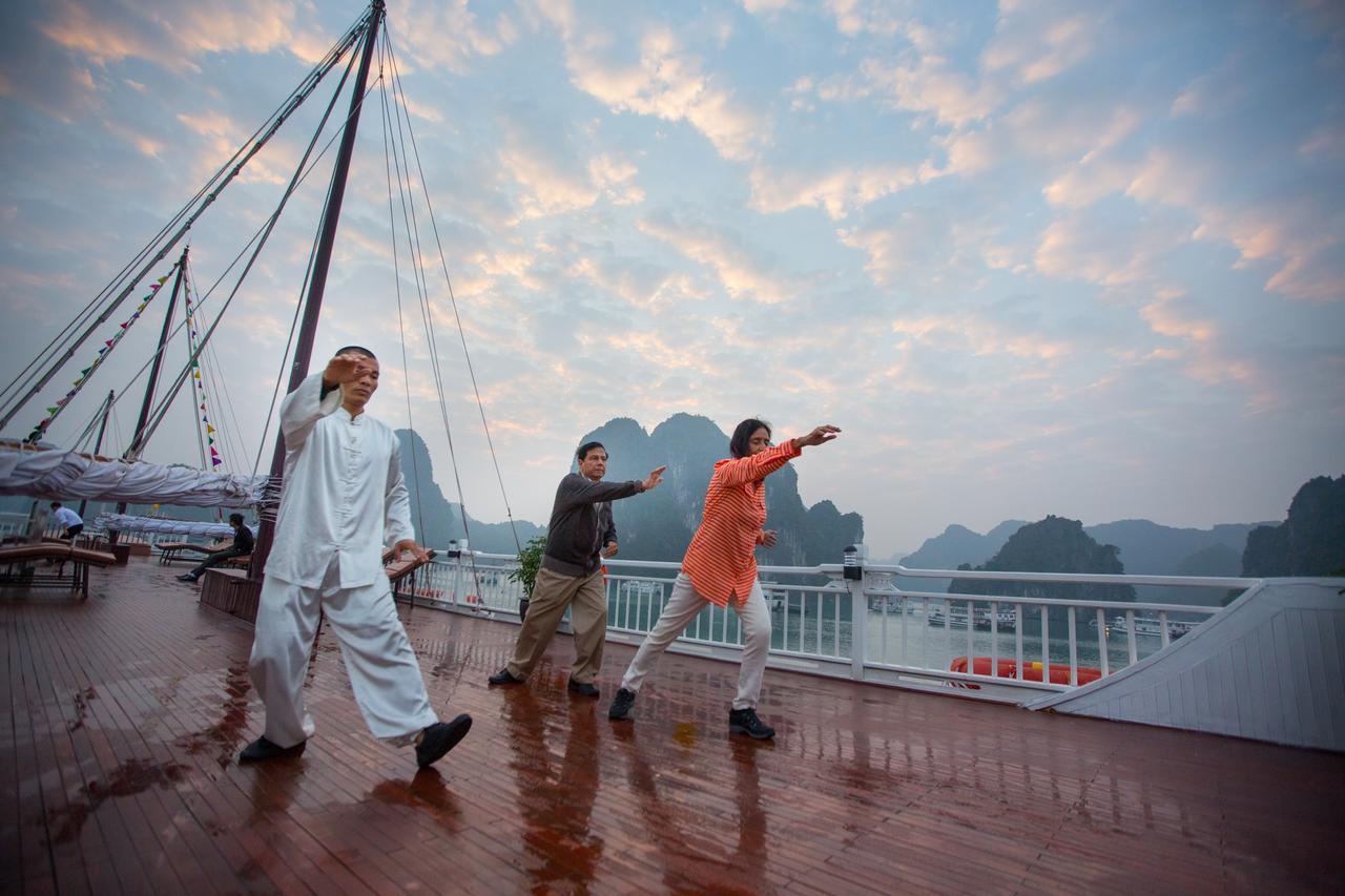 Signature Royal Halong Cruise Hạ Long Exterior foto