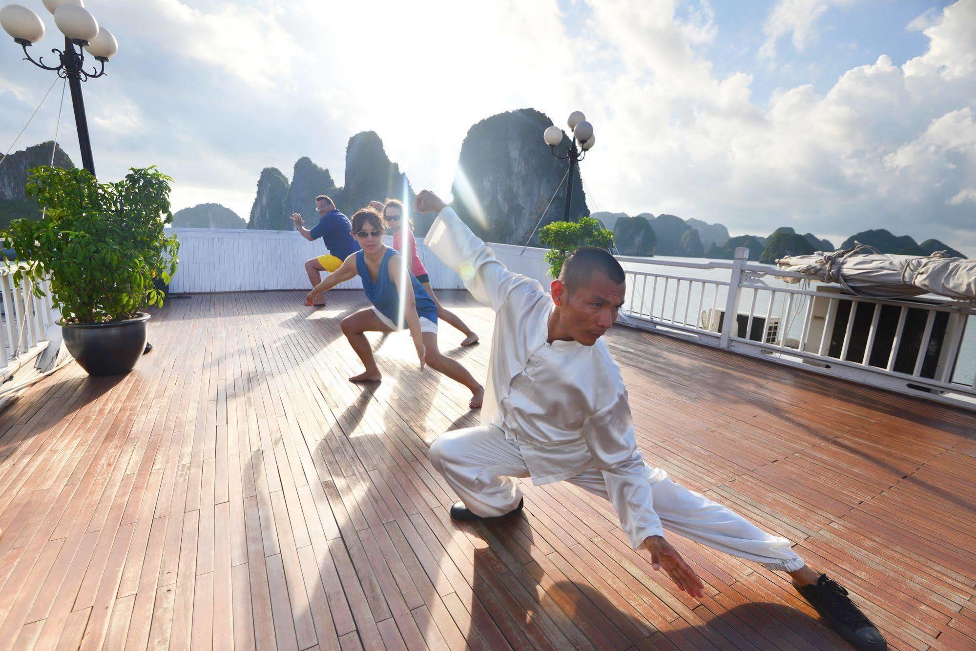 Signature Royal Halong Cruise Hạ Long Exterior foto
